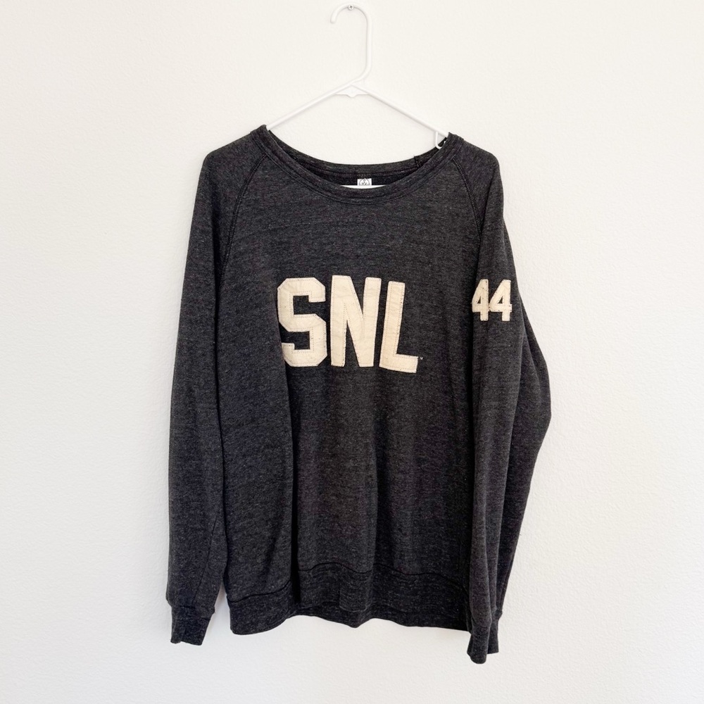 SNL Graphic Sweatshirt in Dark Gray